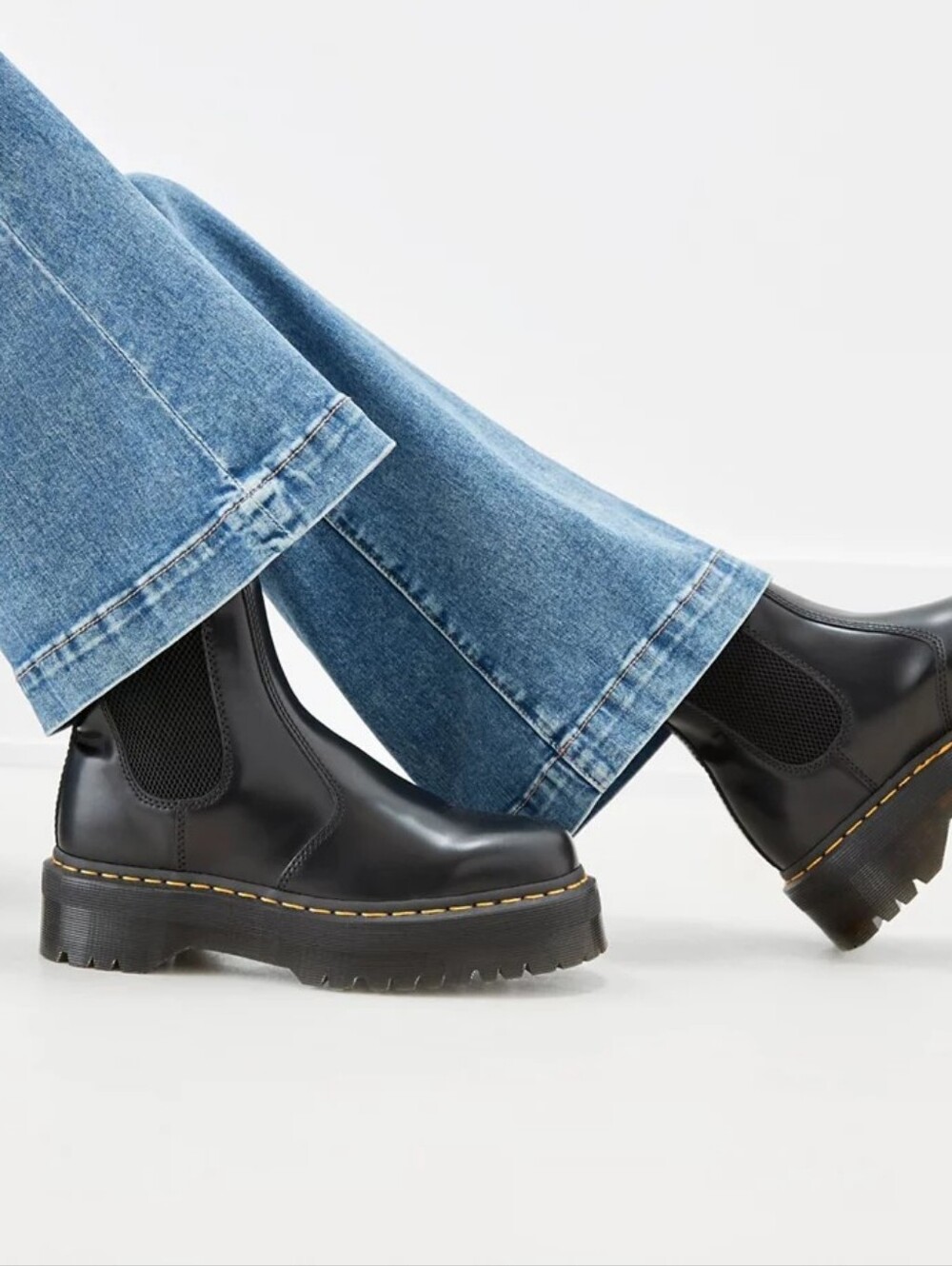 Dr. Martens Women's Black Platform Chelsea Boots NWT Size 7 - Picture 2 of 9
